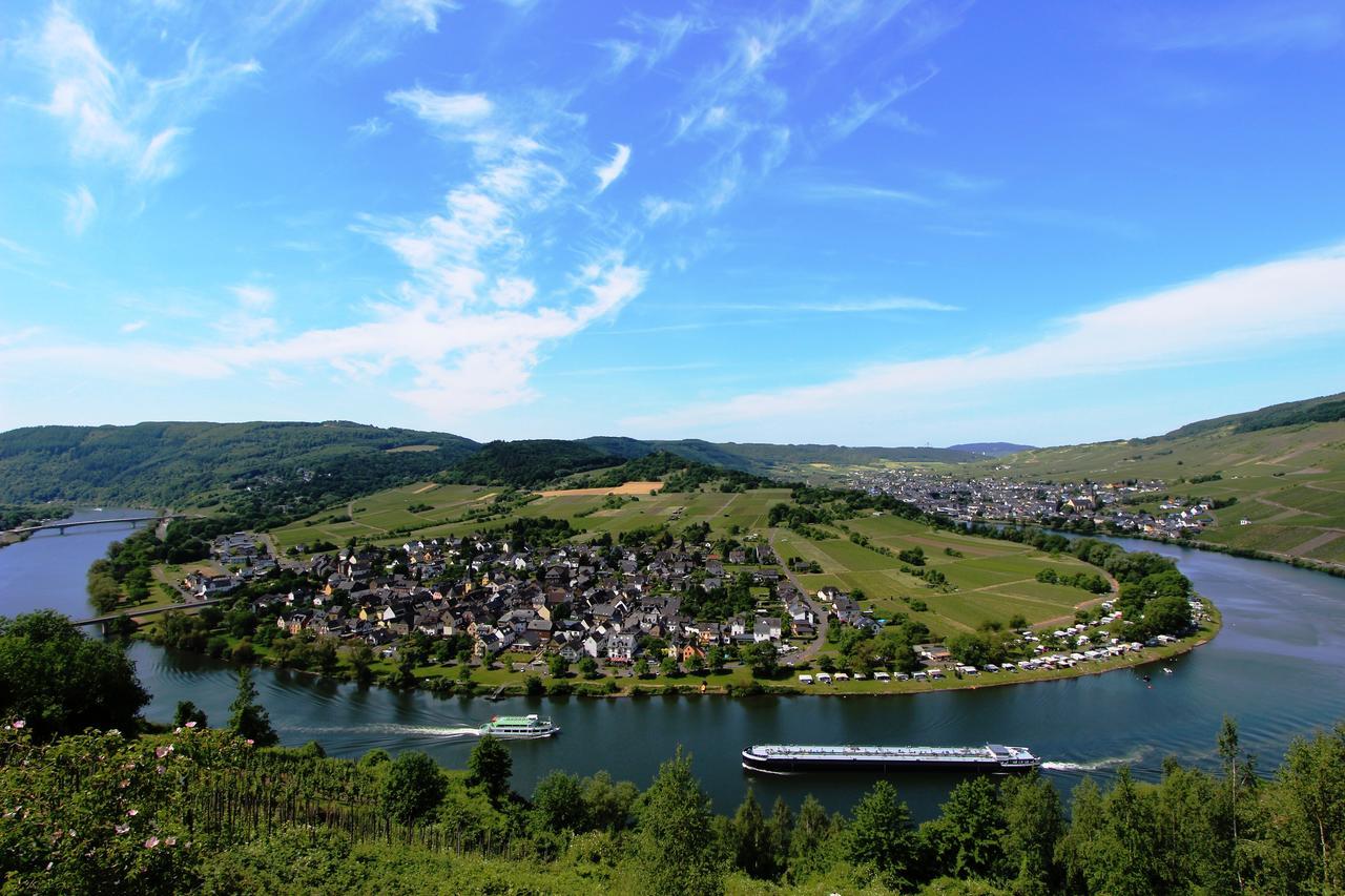 Landgasthaus Am Ufer ทราเบิน-ทราร์บาค ภายนอก รูปภาพ